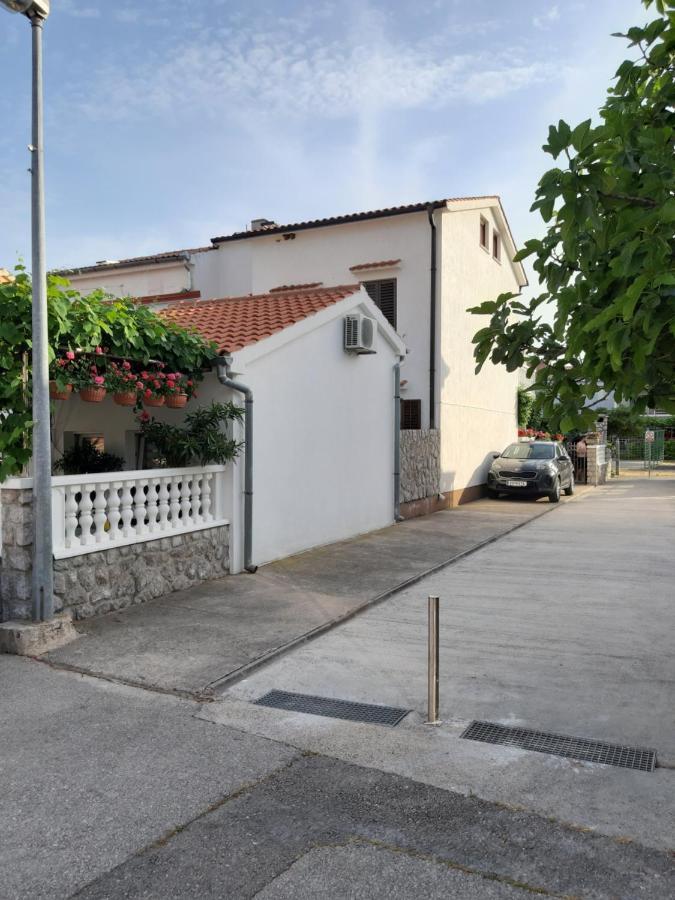 אומיסאליי Apartmani Jozefina מראה חיצוני תמונה